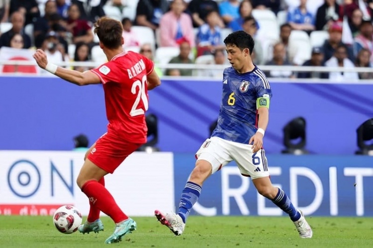 Thắng vất vả Việt Nam, sao Liverpool của Nhật Bản không hài lòng